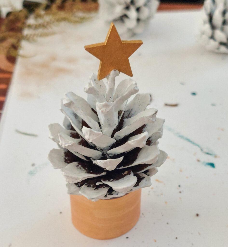 Weihnachtsbaum aus Zapfen © nachhaltig-shoppen-blog
